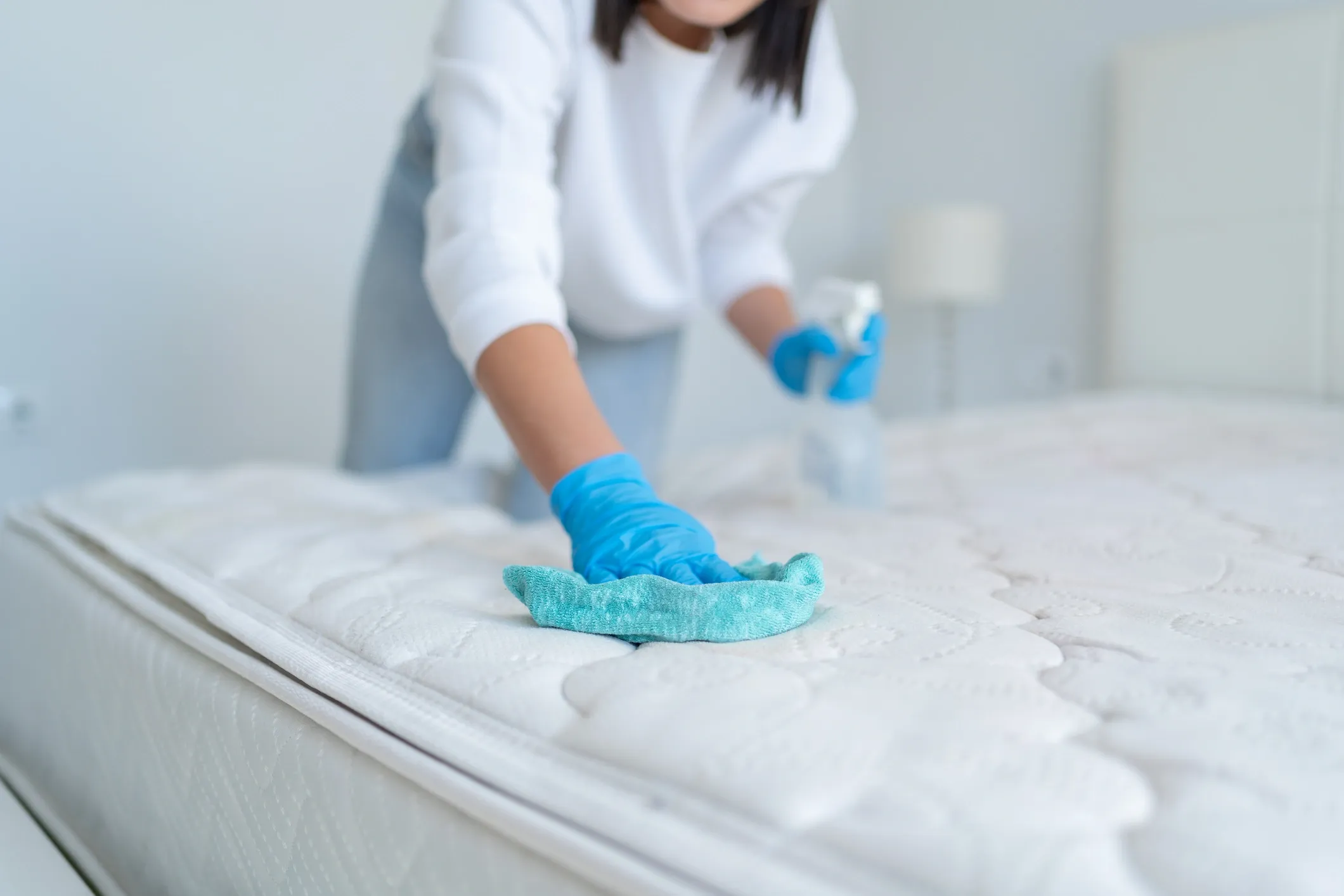 7 ways to clean vomit from a mattress without leaving a smell