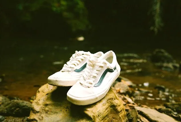 7 ways to clean white vans without turning them yellow