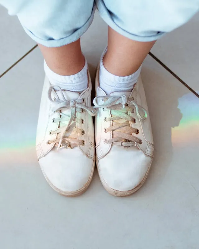 how to clean white shoes at home