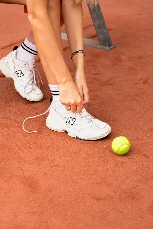 how to deep clean white tennis shoes